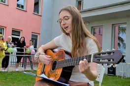 Dziewczyna z gitarą