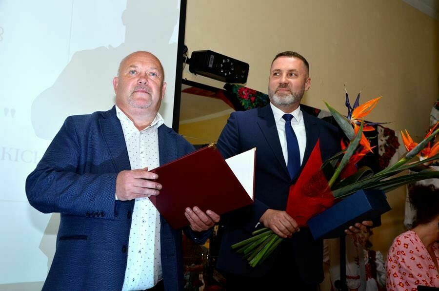 przewodniczący Rady Miejskiej Roman Konieczny i zastępca burmistrza Przemysław Sikora
