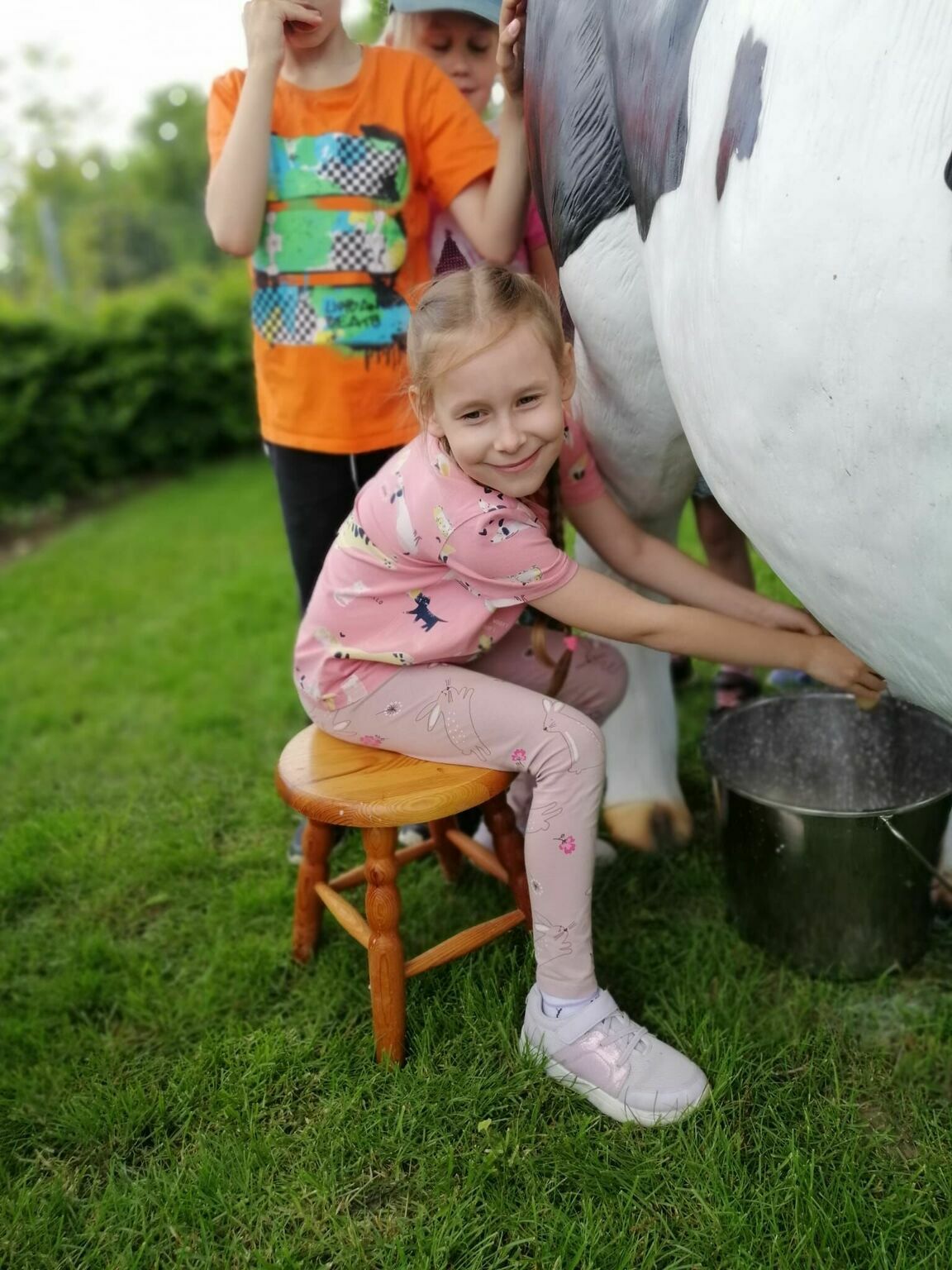 Uczniowie klas I w Krainie Rumianku