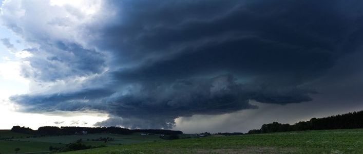 PROGNOZA NIEBEZPIECZNYCH ZJAWISK METEOROLOGICZNYCH - grafika ogólna chmury burzowe