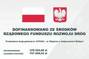 Flaga i Godło Polski. Granatowy napis: Dofinansowano ze środków Rządowego Funduszu Rozwoju Dróg