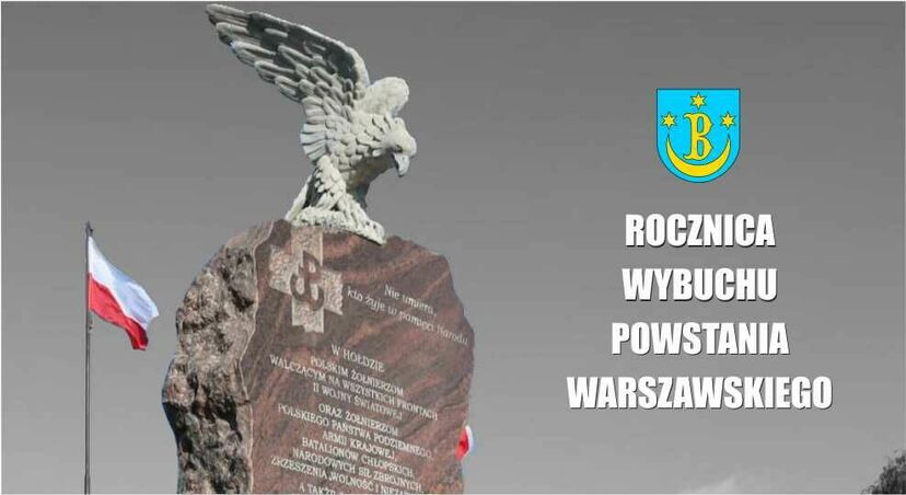 Grafika zawiera w prawy rogu herb Gminy Bełżyce, a pod spodem napis koloru białego następującej treści: Rocznica wybuchu Powstania Warszawskiego. Z lewej strony widnieje zdjęcie pomnika przedstawiającego orła.