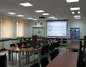 REMONT SALI KONFERENCYJNEJ W URZĘDZIE MIASTA DĘBLIN Z PRZEZNACZENIEM NA TELECENTRUM
