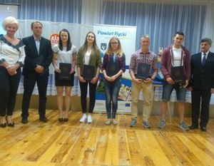 Uczeń ZSZ nr 1 w Dęblinie - Artur Pawlik nagrodzony przez Starostę Powiatu Ryckiego za osiągnięcia sportowe!