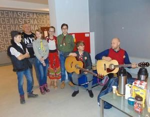 HARCERZE ŚPIEWAJĄ KOLĘDY