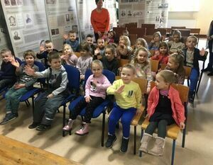 Wizyta dzieci z Miejskiego Przedszkola nr 4 w Miejskiej Bibliotece Publicznej  w Dęblinie  - filia Masów.