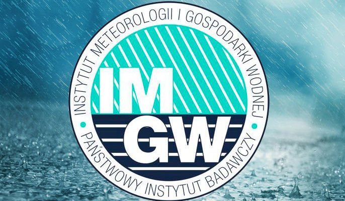 Zdjęcie przedstawia logo IMGiW na tle deszczu