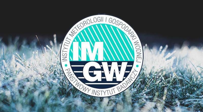 Zdjęcie przedstawia logo IMGW na oszronionym tle