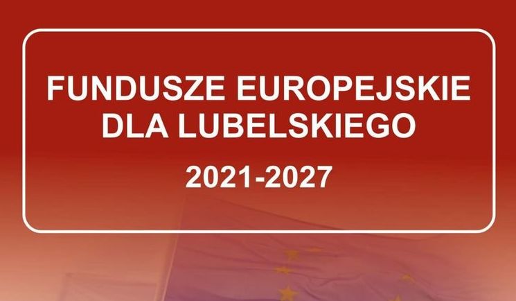 Napis Fundusze Europejskie dla Lubelskiego 2021-2027 na czerwonym tle