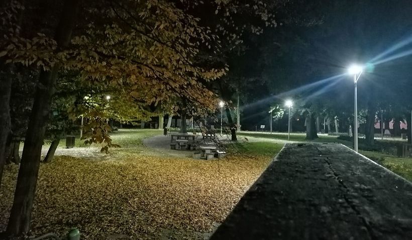 Nocne zdjęcie parku