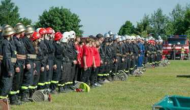 Na zdjęciu grupa strażaków 