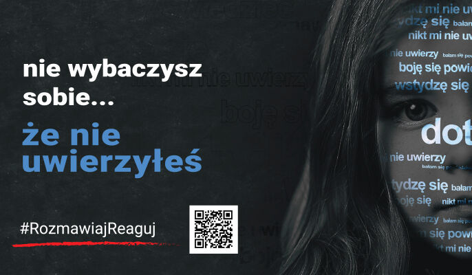 fragment plakatu kampanii - ciemny, różne napisy na tle twarzy dziecka