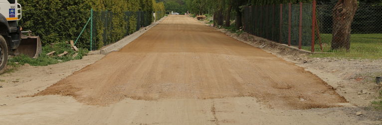 Zdjęcie przedstawia budowę nowej drogi