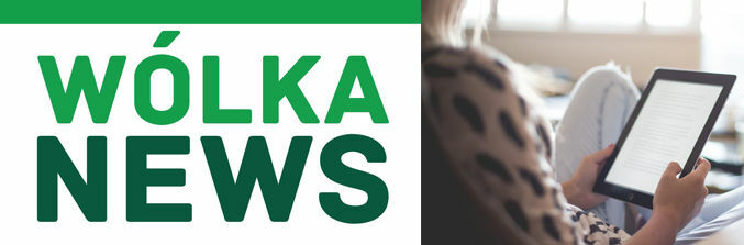 Grafika z osobą trzymającą tablet i logo Wólka News