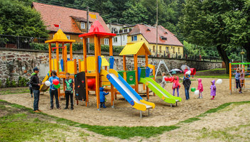 Plac zabaw, Al. Niepodległości