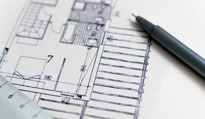 Architektoniczne plany domu z długopisem