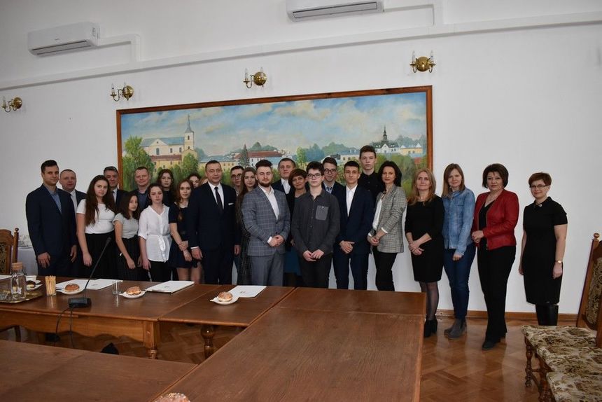 Młodzieżowa Rada Miasta na spotkaniu z Burmistrzem