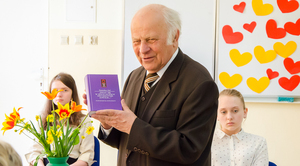 Spotkanie z dr Markiem Łosiem w Szkole Podstawowej w Niemcach