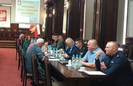 Zdjęcie przedstawia uczestników posiedzenia