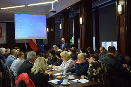 Zdjęcie przedstawia uczestników posiedzenia