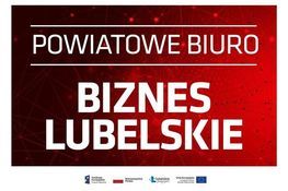 Napis na czerwonym tle - POWIATOWE BIURO BIZNES LUBELSKIE oraz logotypy dofinansowania