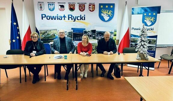 Kolejne umowy na przebudowę infrastruktury drogowej w powiecie ryckim podpisane.