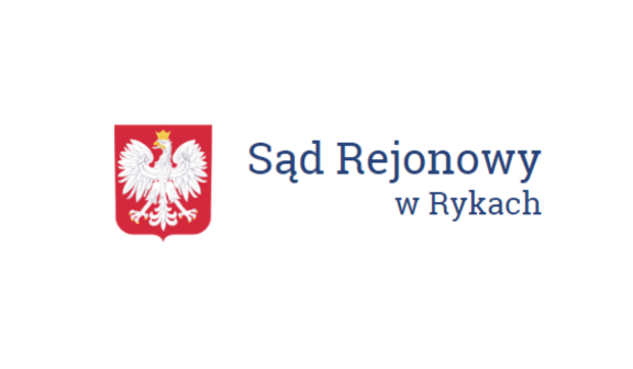 Logo Sądu Rejonowego w Rykach z polskim białym orłem na czerwonym tle w herbie i nazwą instytucji po prawej stronie.