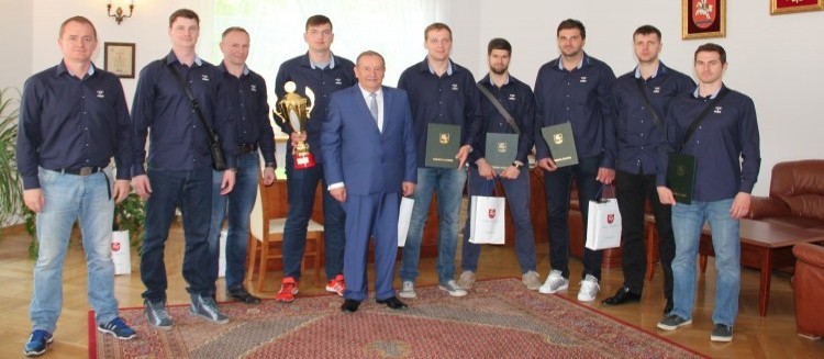 Zawodnicy i trenerzy KS "Azoty - Puławy" uhonorowani przez Starostę