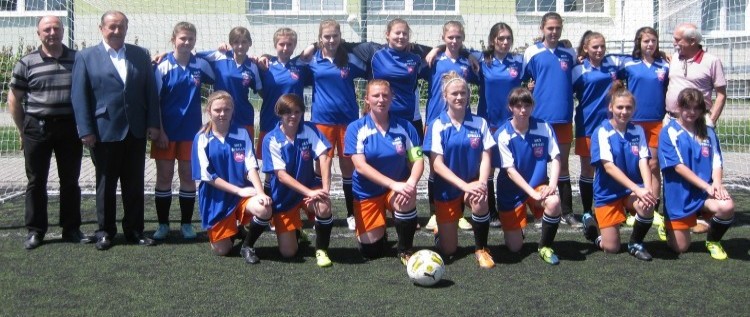 Mecz kobiecej drużyny piłki nożnej MKS Sybilla z UKS Widok