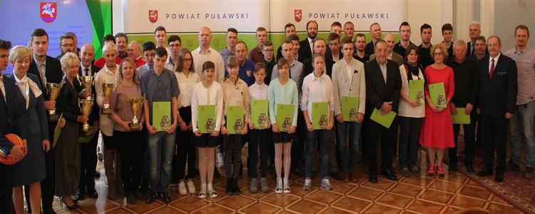 Sportowe nagrody Starosty Puławskiego za 2016 r. wręczone