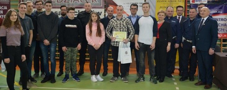 Grupa ludzi