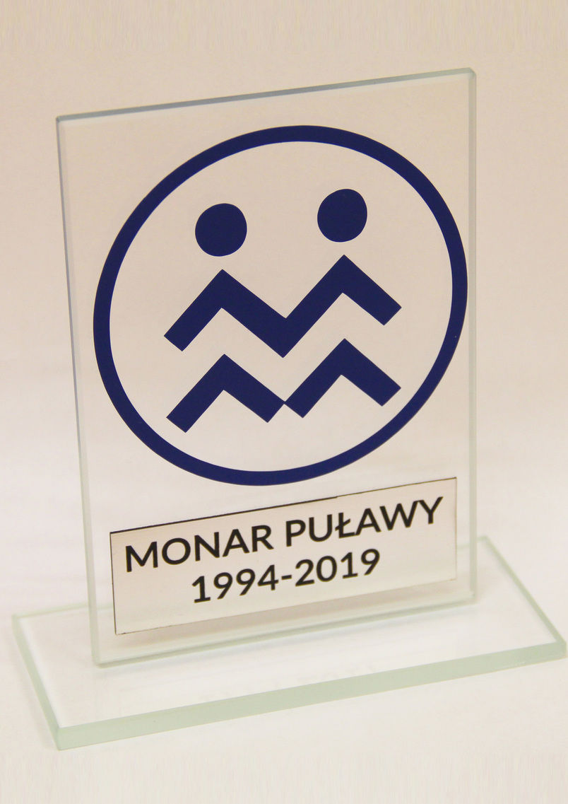 Statuetka - podziękowanie od puławskiej poradni "MONAR"