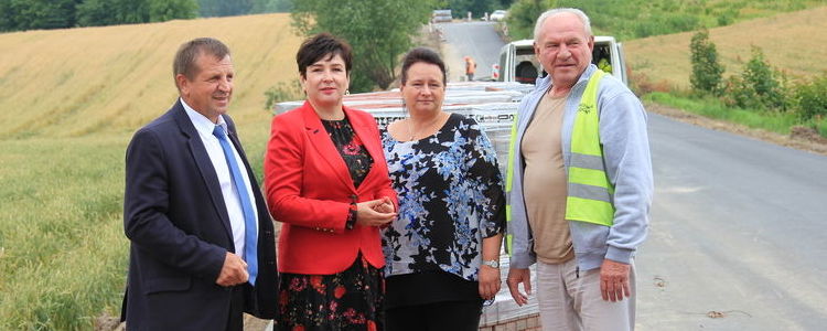 Fotograficzny dziennik budowy - inwestycje drogowe Powiatu Puławskiego (11.07.2019)