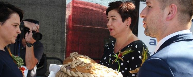 Dożynki Powiatowe Kurów 2019 - chleb dożynkow