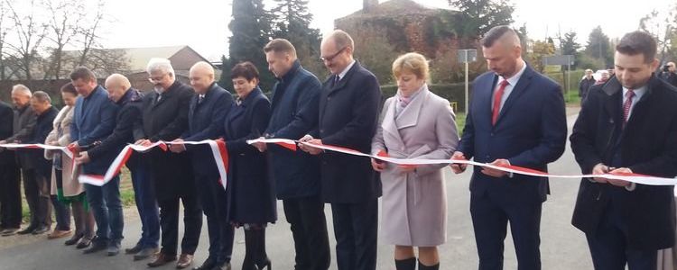 Przecięcie wstęgi na drodze powiatowej numer 2534L.