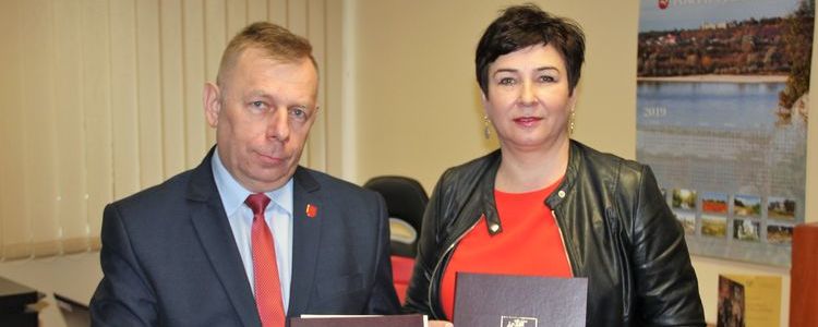 Wójt gminy Baranów Mirosław Roman Grzelak i starosta Danuta Smaga.