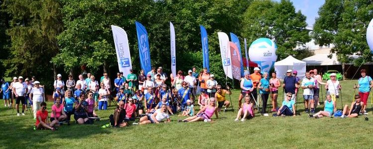 Rajd nordic walking w Nałęczowie w ramach projektu "Rajdy na 2 kije"