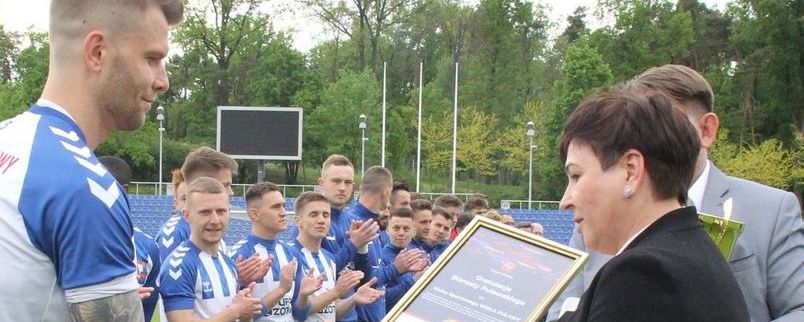 Starosta składa gratulacje piłkarzom KS Wisła