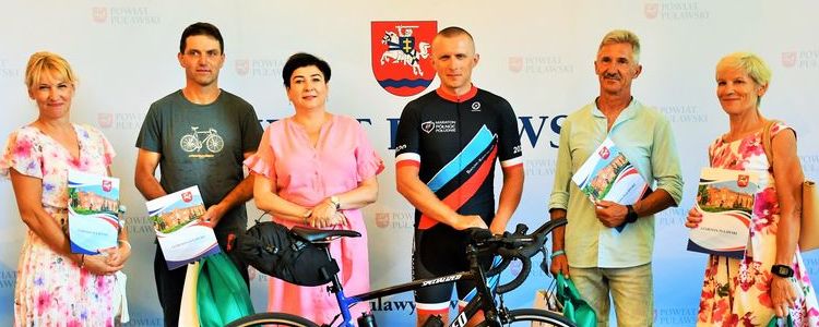Puławscy laureaci Rowerowej Stolicy Polski uhonorowani przez starostę