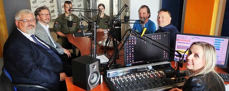 Ludzie w radiowym studiu