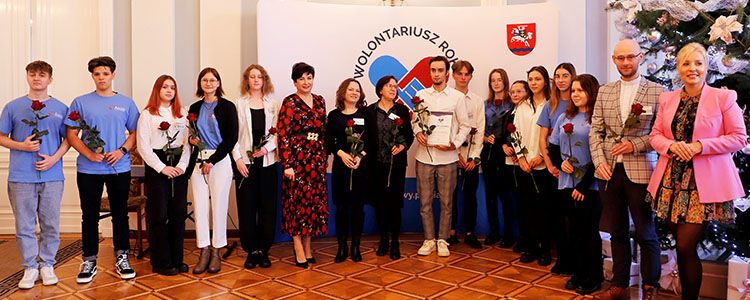 wolontariusze ze starostą