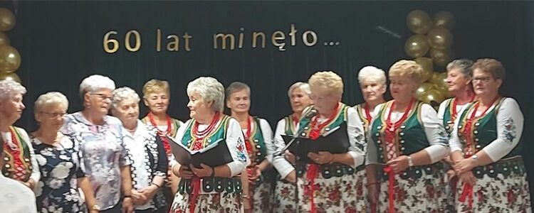 Jubileusz 60-lecia KGW w Baranowie. Śpiewające kobiety w strojach ludowych