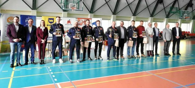 Podwójna reprezentacja w powiatowym turnieju halówki 