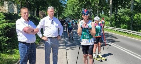 Organizatorzy i uczestnicy biegu