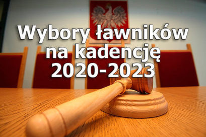 Młotek śedziowski i napisy wybory ławników na kadencję 2020-2023