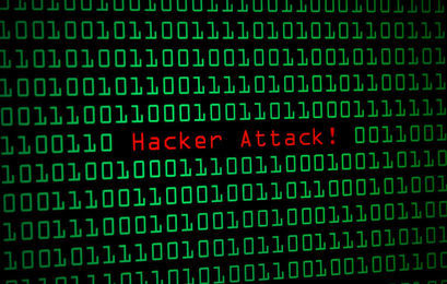 kod zero jedynkowy i napis hacker Attack