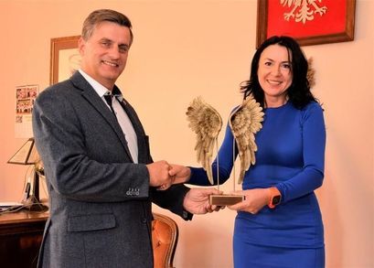 Na zdjęciu mężczyzna i kobieta