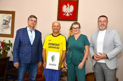 Tomasz Wędrowniczek odwiedził Urząd Miejski w Żarowie