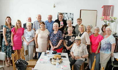 Seniorzy otrzymali opaski bezpieczeństwa