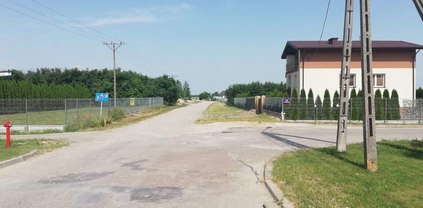 Zdjęcie przedstawia zbieg ulicy Żytniej  i ul. Wojska Polskiego.
